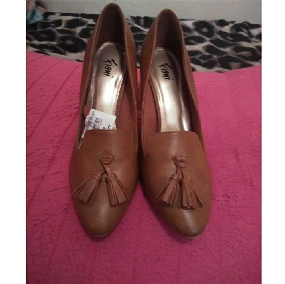 Heels - Picture 3 of 3